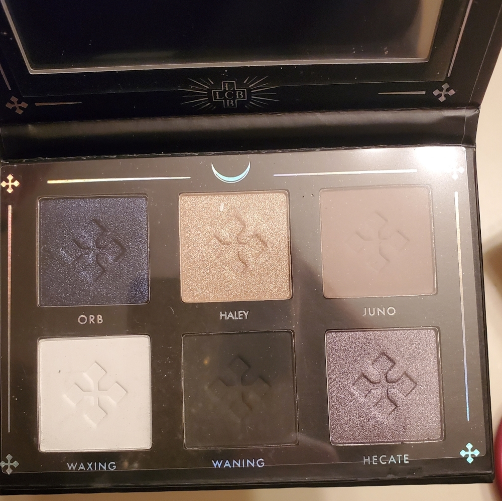 Eyeshadow palette
